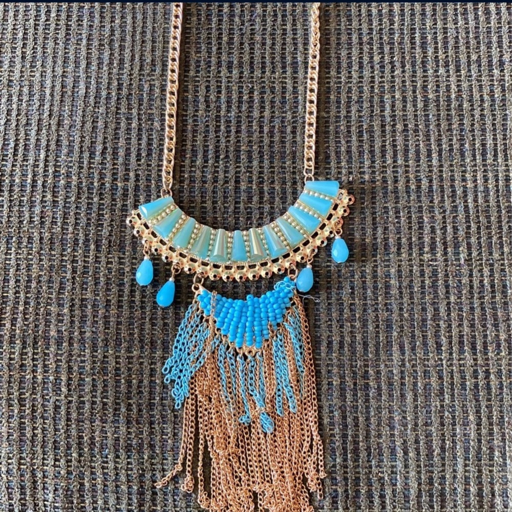 New fashion jewelry necklace with matching earrings - new with tags, never used